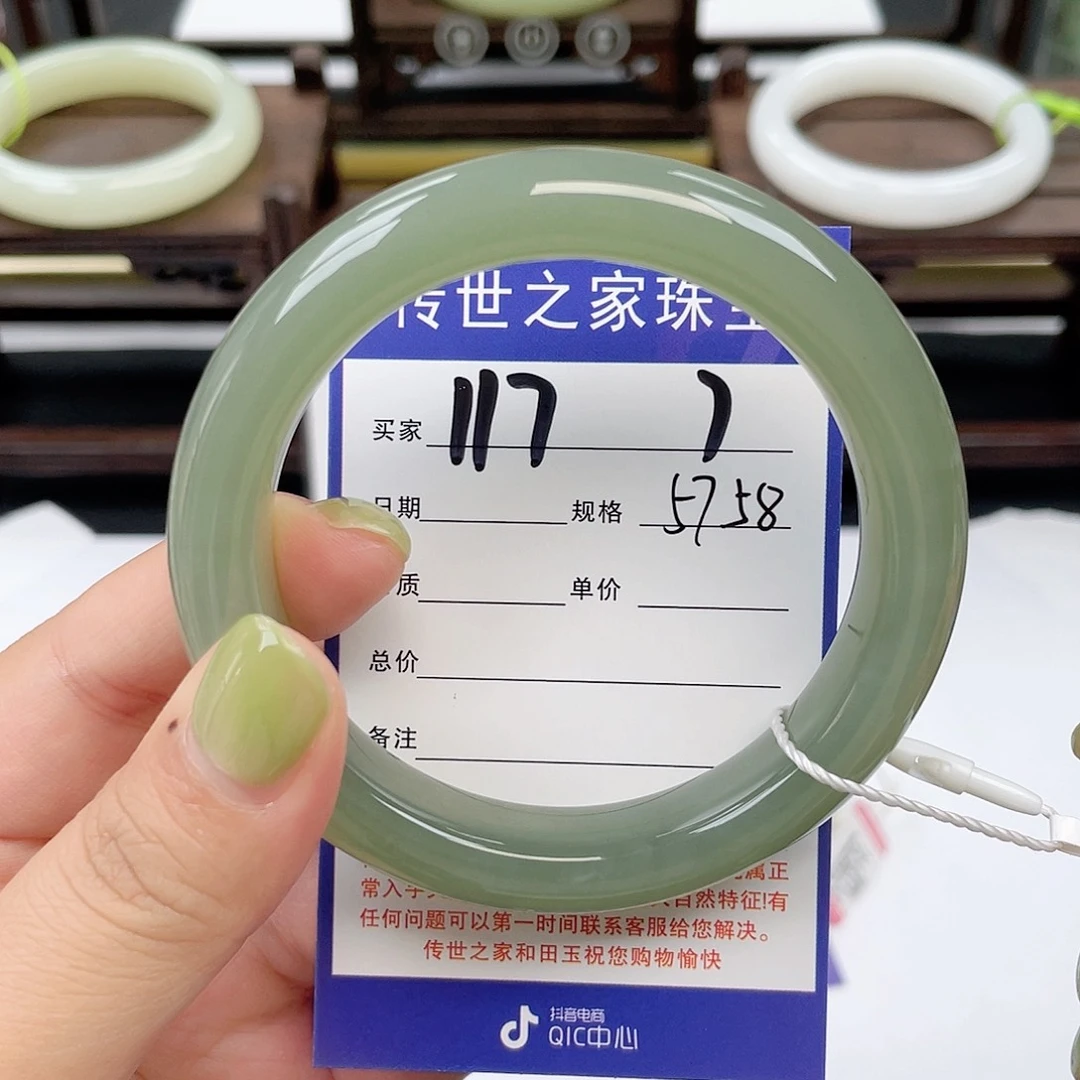 和田玉手镯未镶嵌