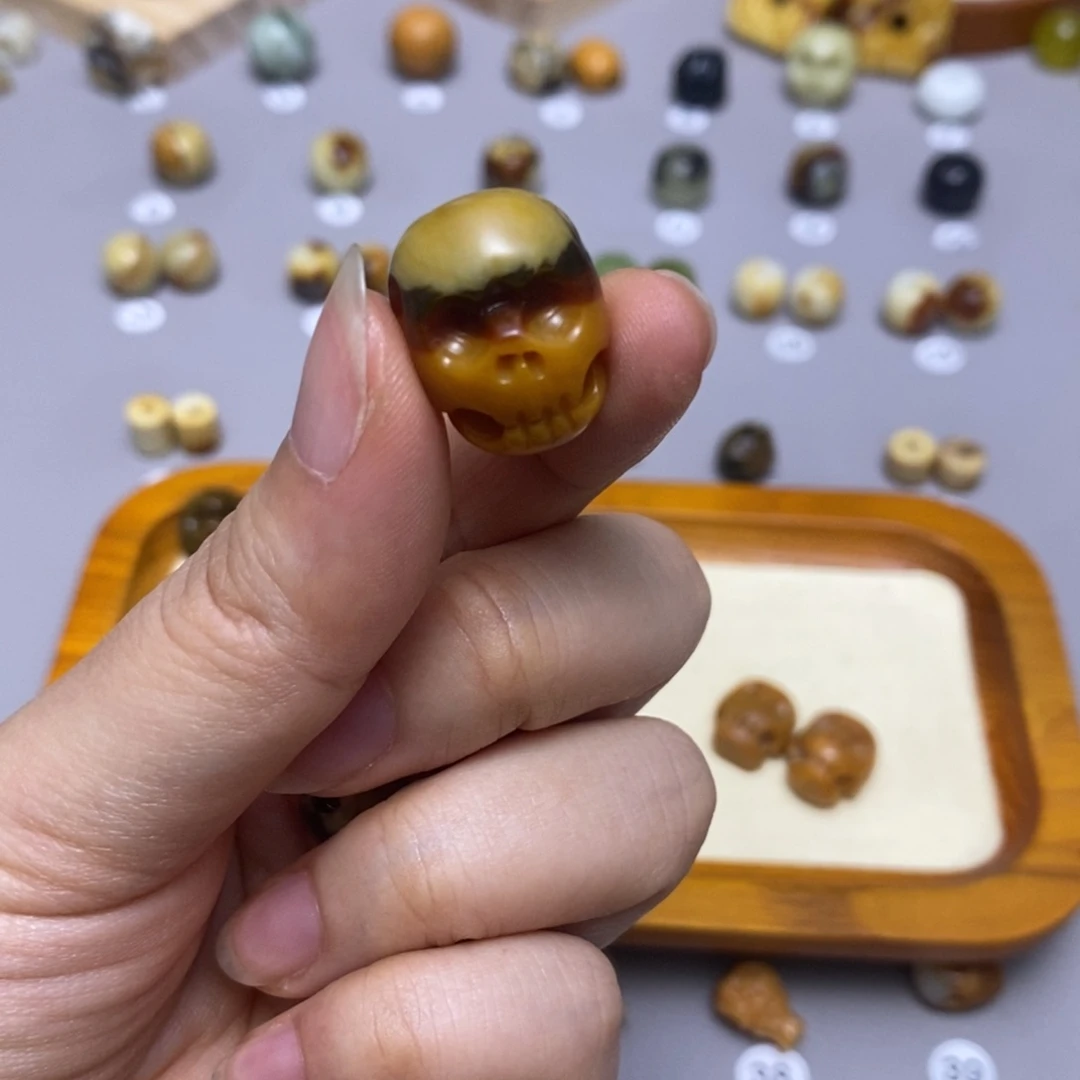 蛇纹石玉配饰合金蒋