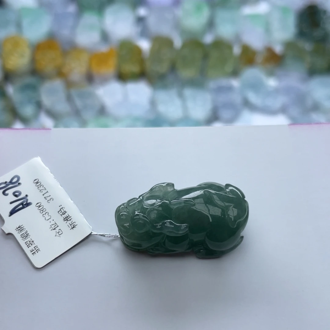 翡翠颈饰未镶嵌貔貅