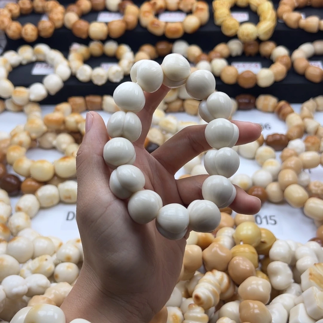 吊坠白玉菩提白桃