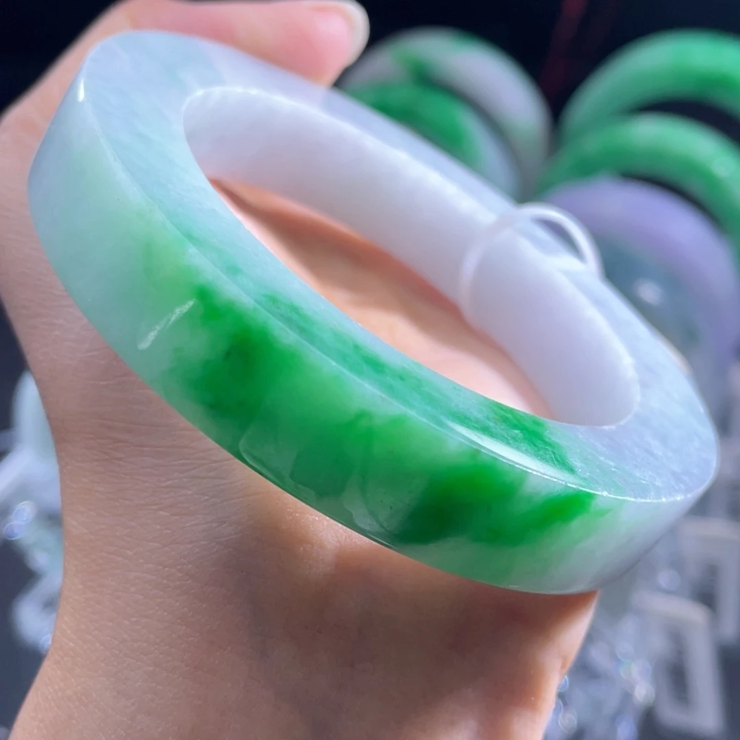 未镶嵌翡翠手镯定制翡翠