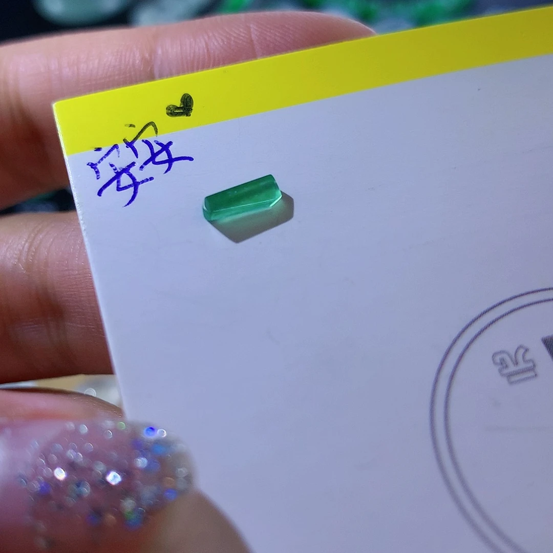 翡翠颈饰未镶嵌天然翡翠高冰切割