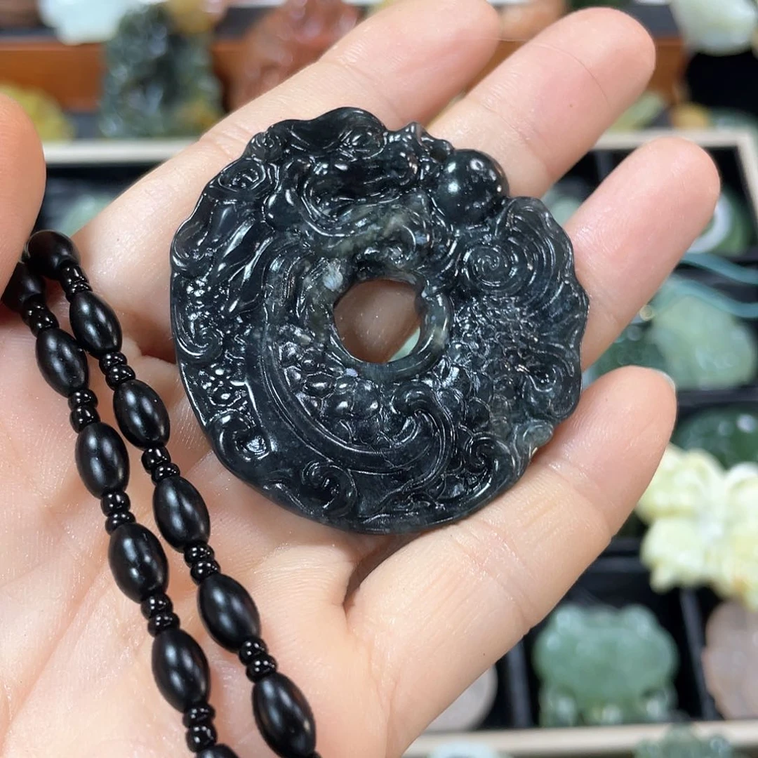 蛇纹石玉颈饰未镶嵌