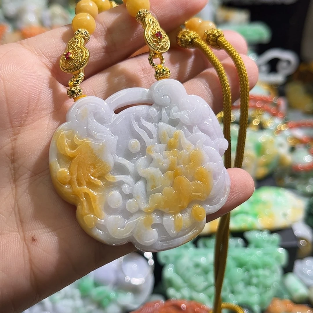 翡翠未镶嵌颈饰待编织