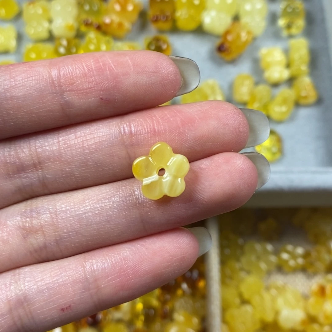 琥珀裸石未镶嵌花花