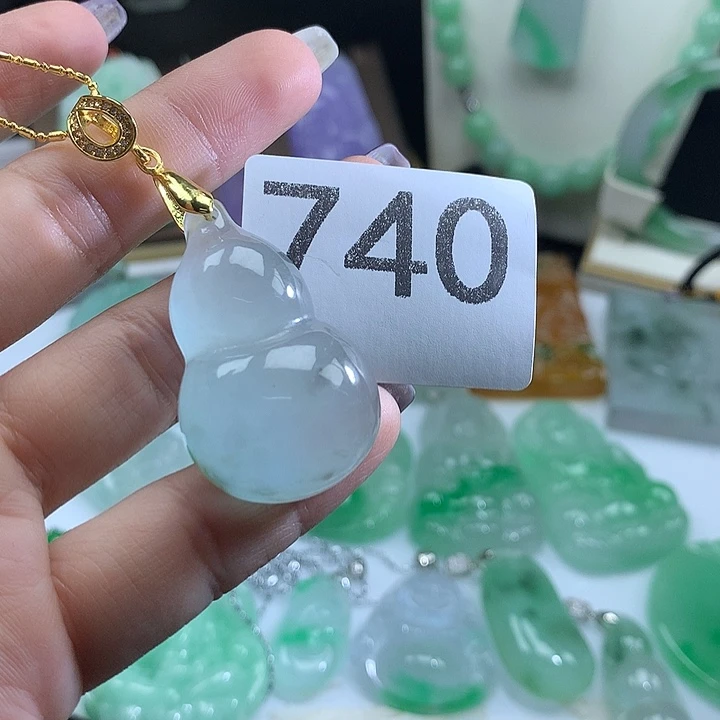 翡翠未镶嵌吊坠(赠链)