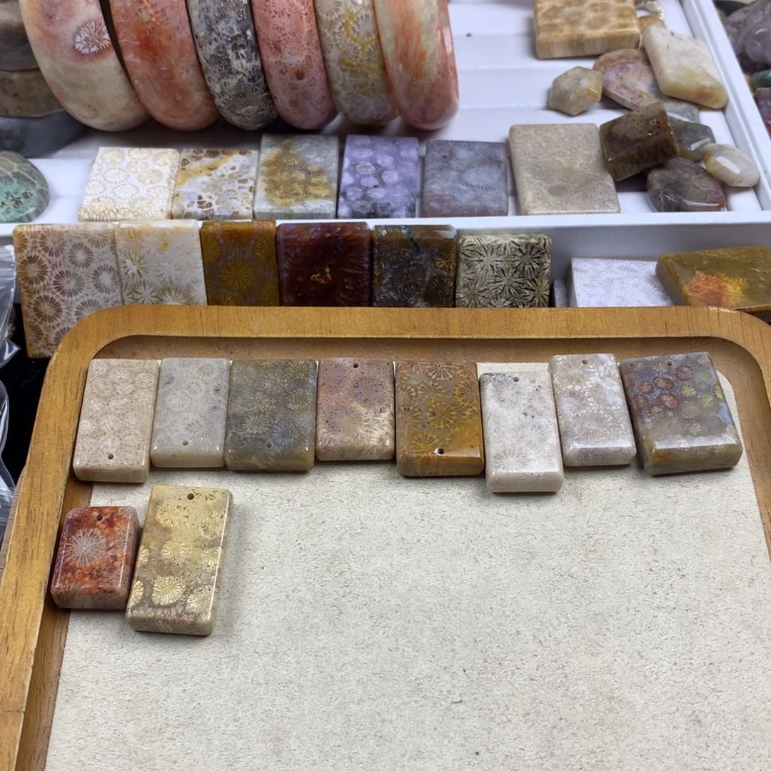 硅化珊瑚（珊瑚玉）无未镶嵌腿***九