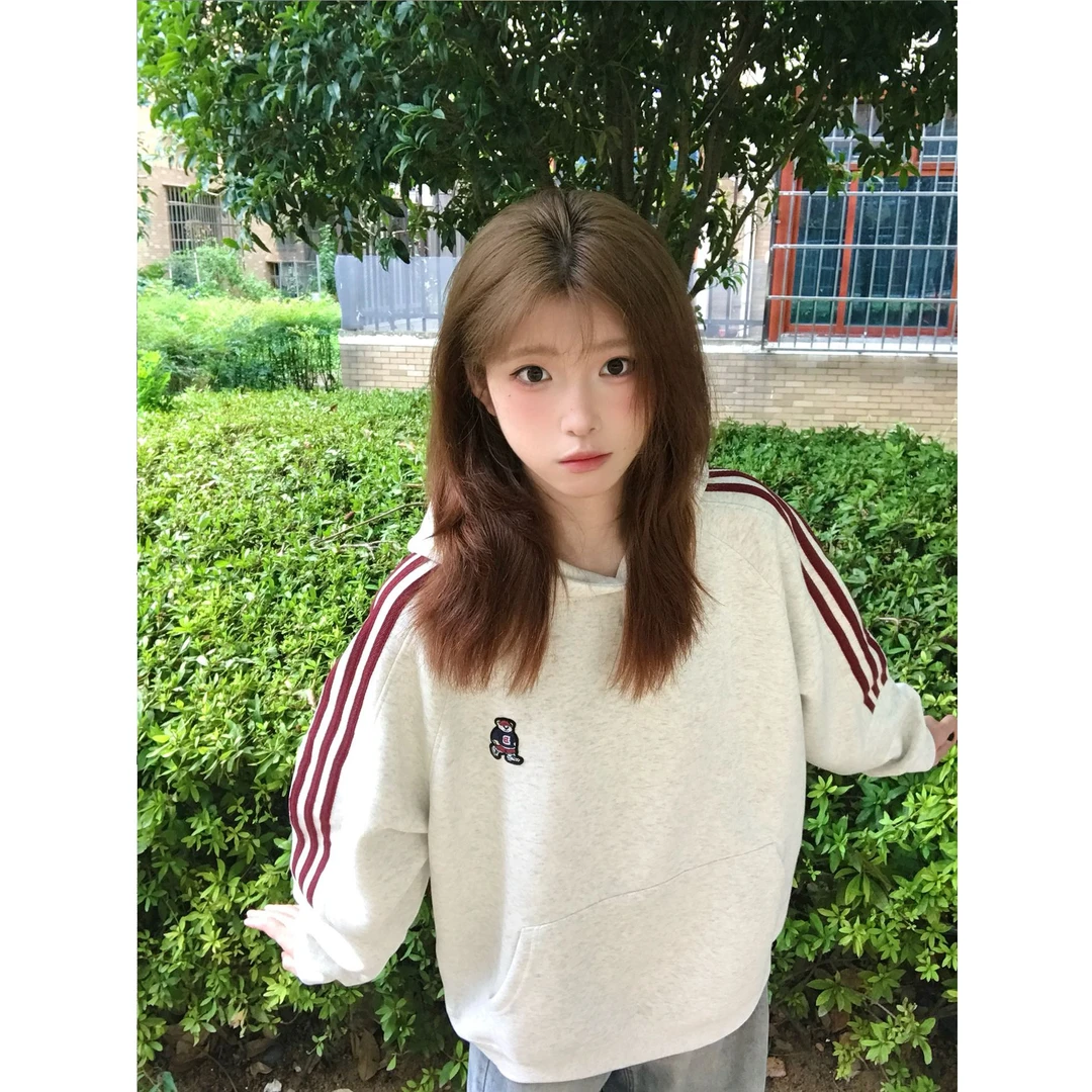 国潮牌卡通小熊刺绣撞色连帽卫衣女春秋新款条纹拼接oversize上衣