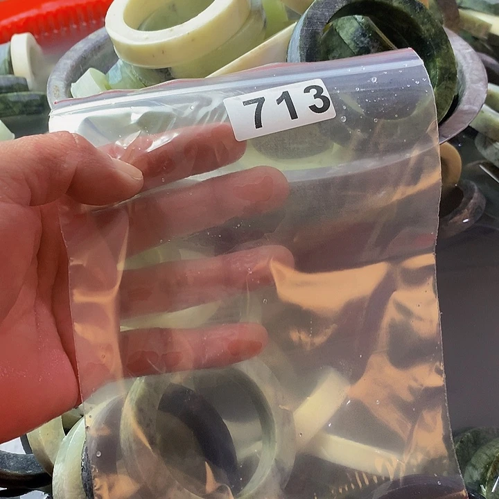 蛇纹石玉原未镶嵌空****姐