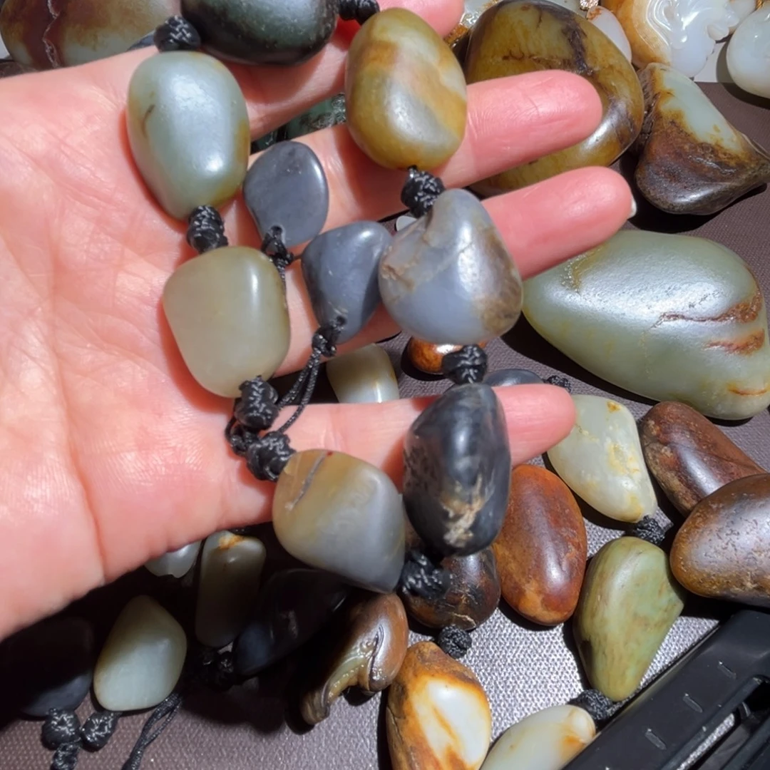 和田玉（糖玉）未镶嵌挂件和田玉62克