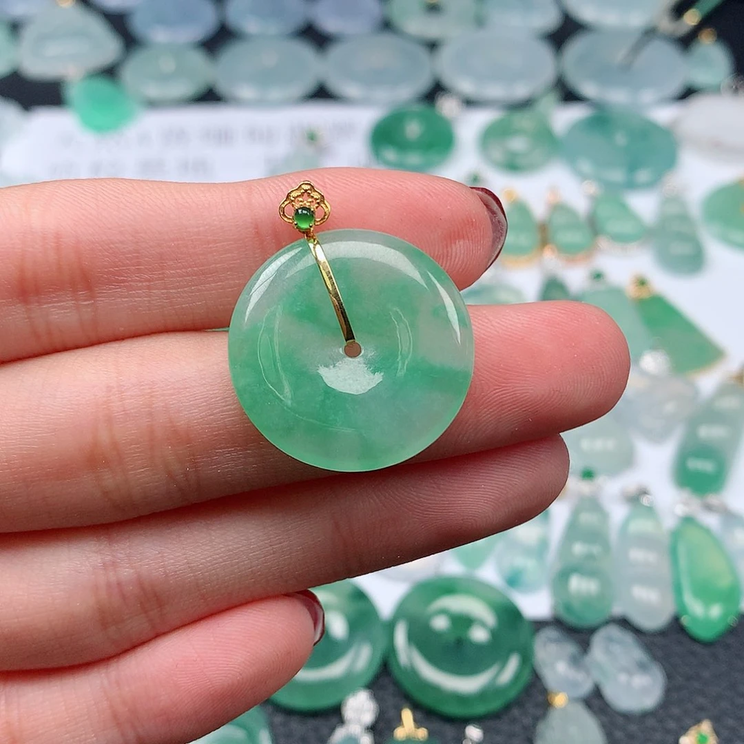 翡翠颈饰18K金镶嵌天然翡翠