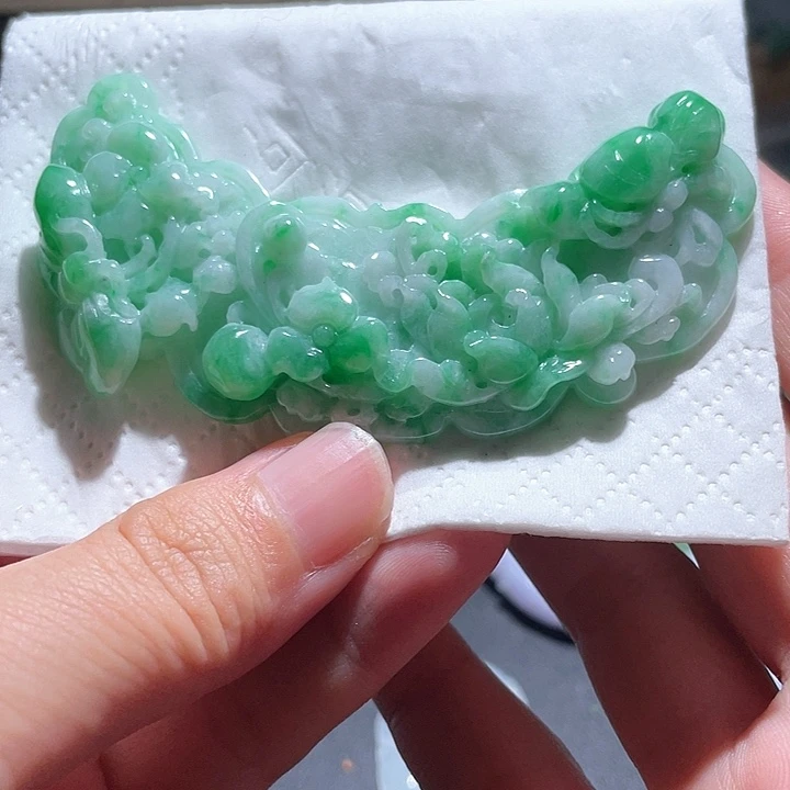 翡翠未镶嵌颈饰天