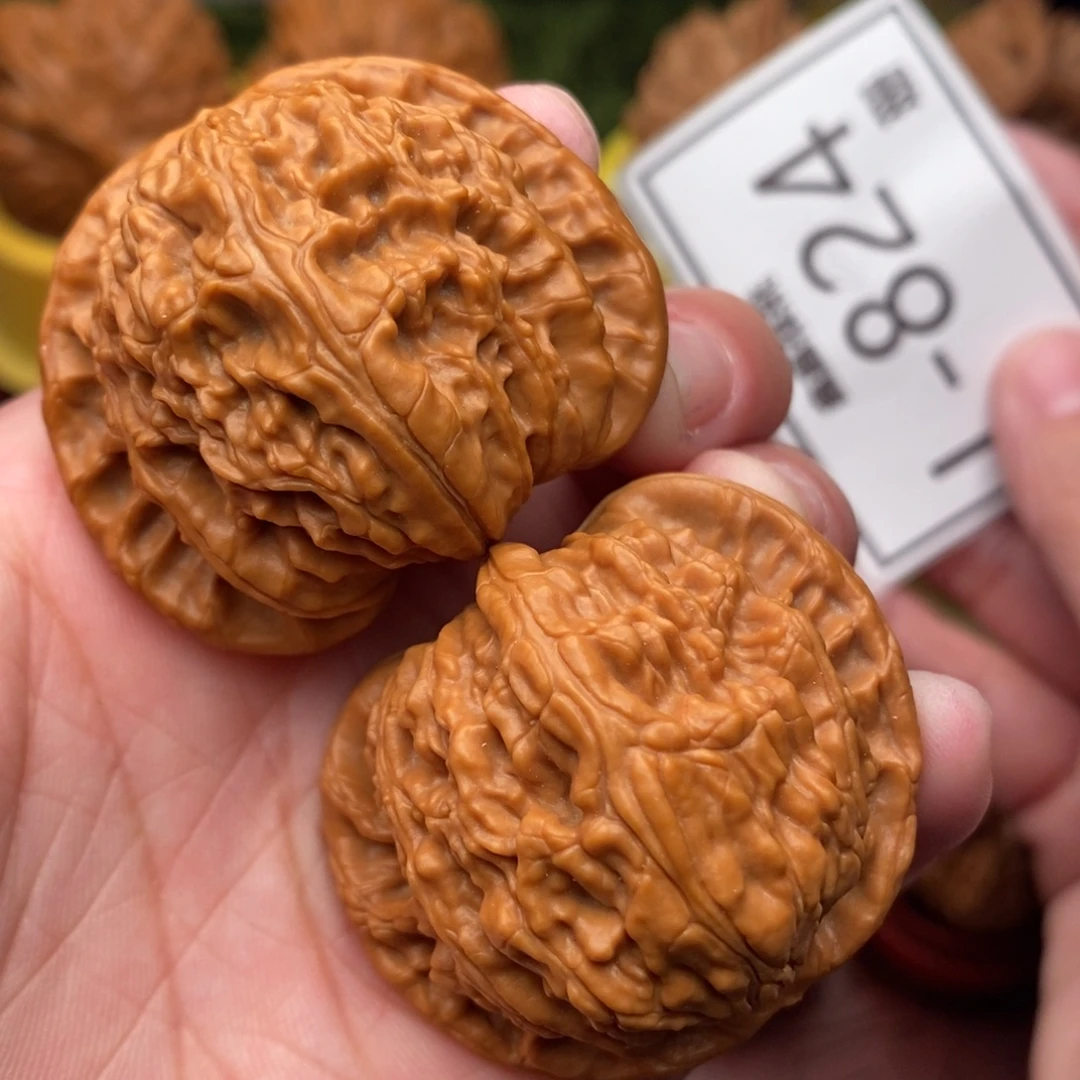 文玩核桃把件狮子头42….