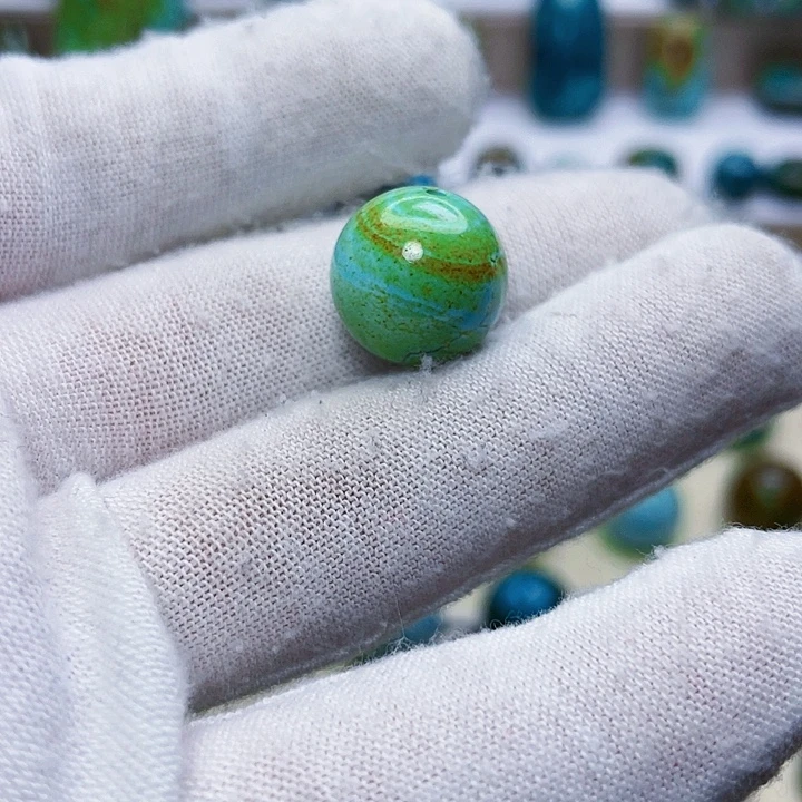 绿松石未镶嵌饰品