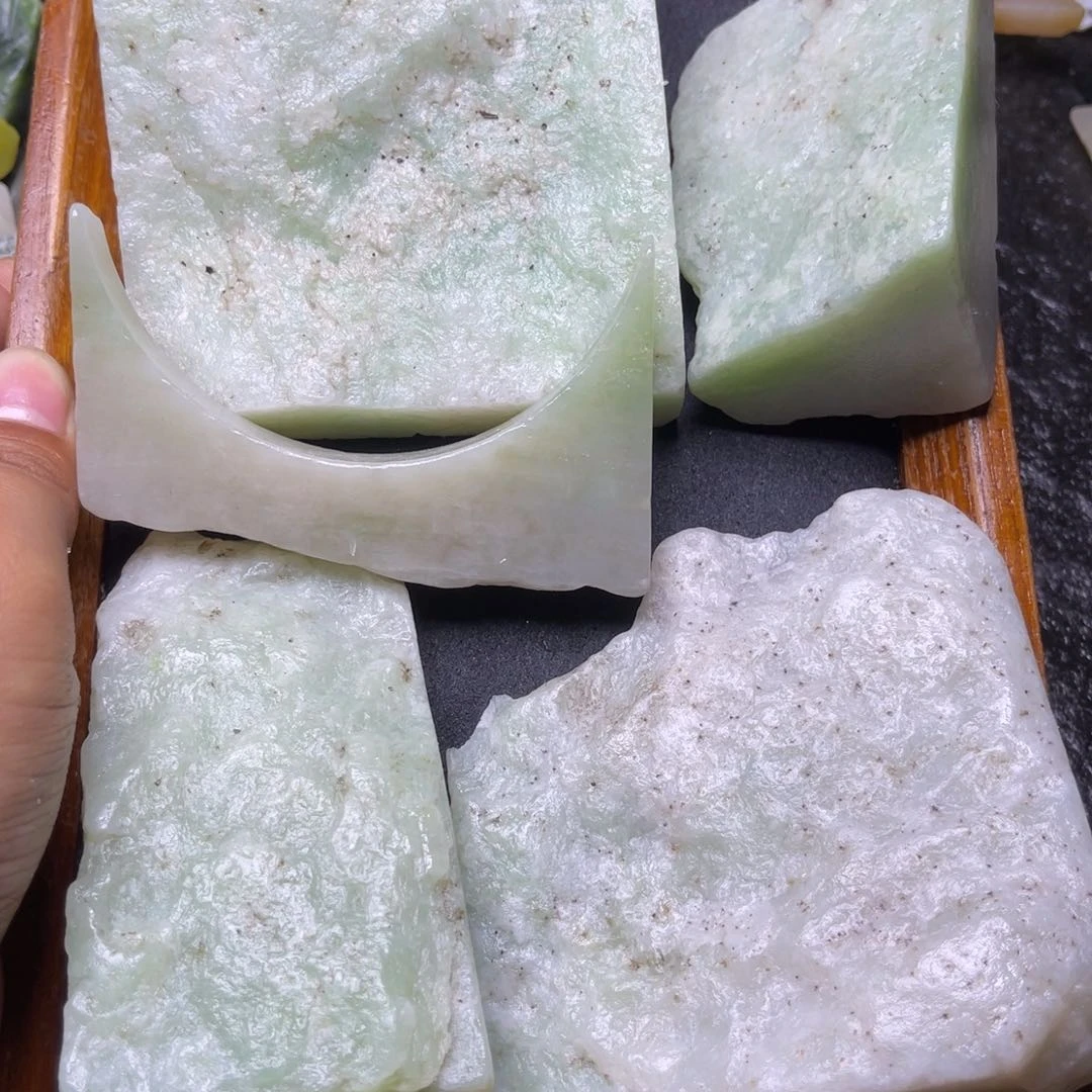 和田玉未镶嵌挂件后*人