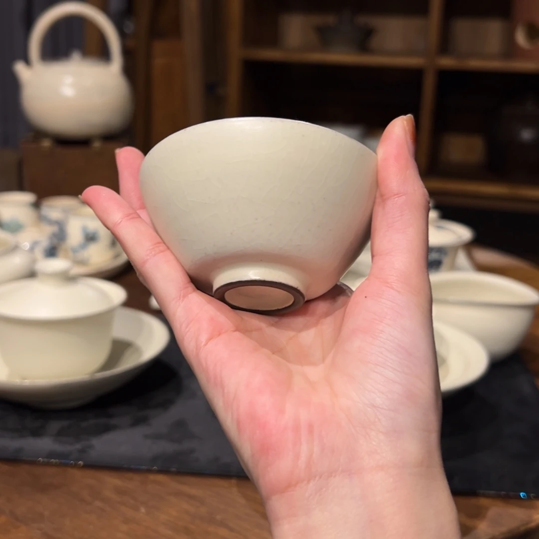 杯陶瓷。     陶瓷。