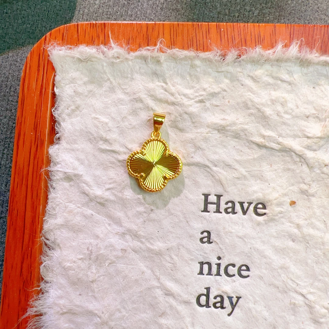 【丁老头甄选】金色镭射四叶草吊坠6017