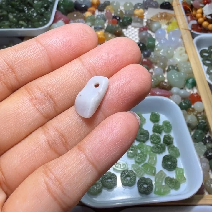 和田玉未镶嵌珠宝半成品