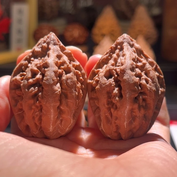 文玩核桃吊坠九龙鼎66