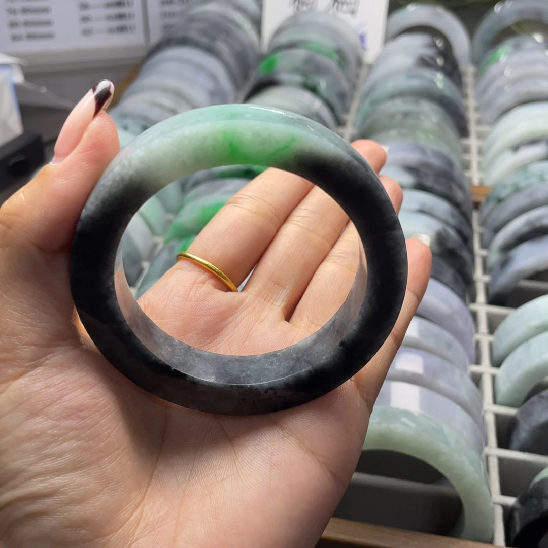 定制翡翠未镶嵌翡翠手镯