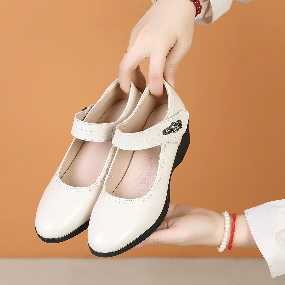 妈妈单鞋真皮软皮软底新款春秋圆头女鞋中老年魔术女士舒适皮鞋