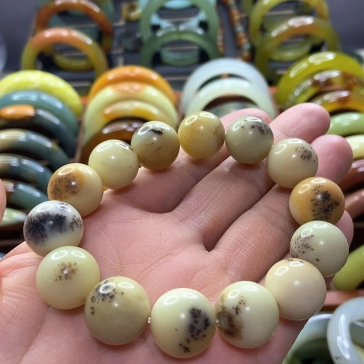 蛇纹石玉手镯未镶嵌