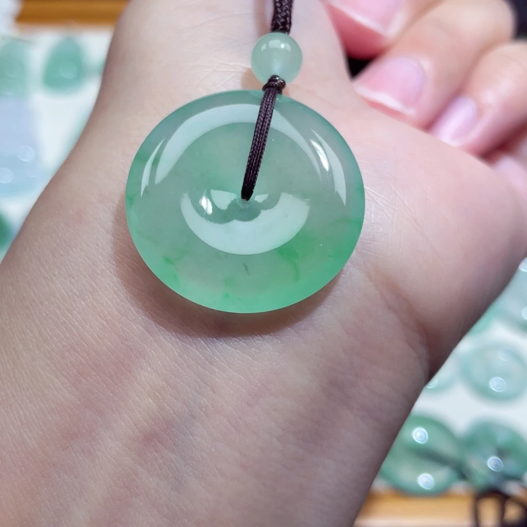 翡翠未镶嵌颈饰扣子