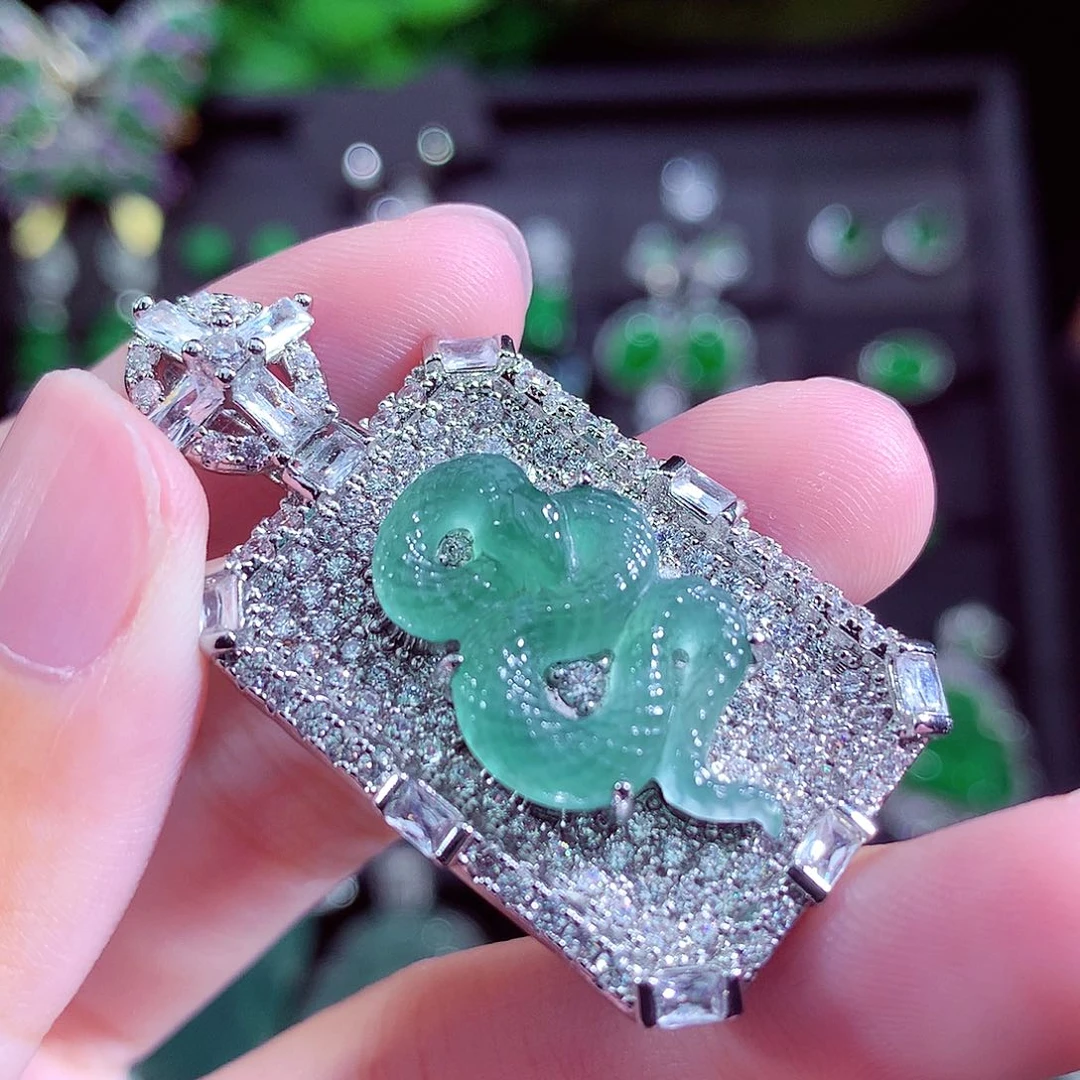 颈饰未镶嵌翡翠天然