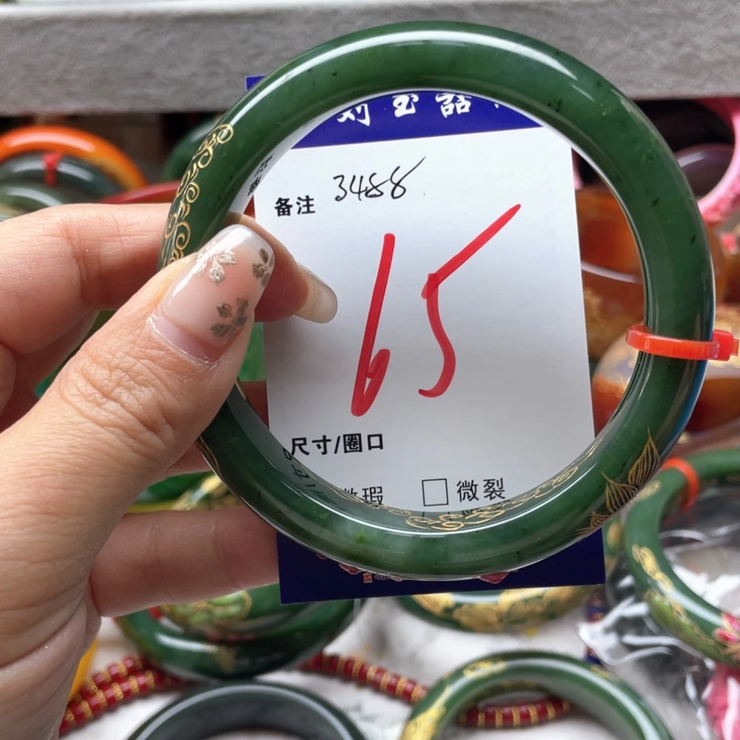 时***姐和田玉未镶嵌手镯