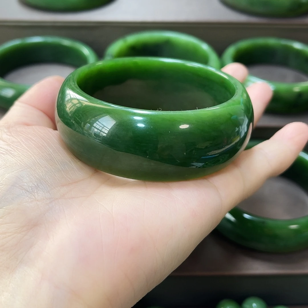 和田玉（碧玉）未镶嵌手镯