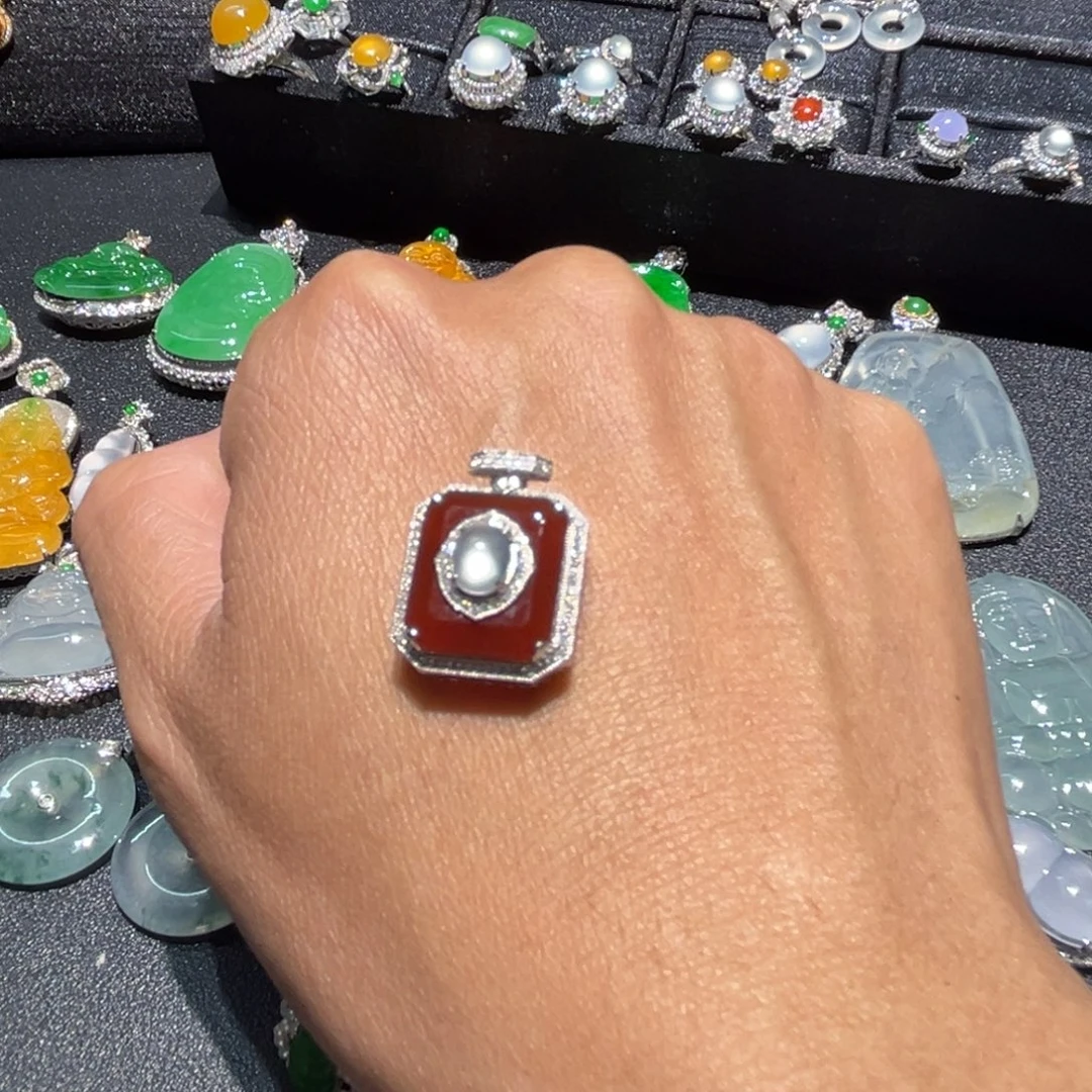 翡翠18K金镶嵌颈饰缅甸翡翠