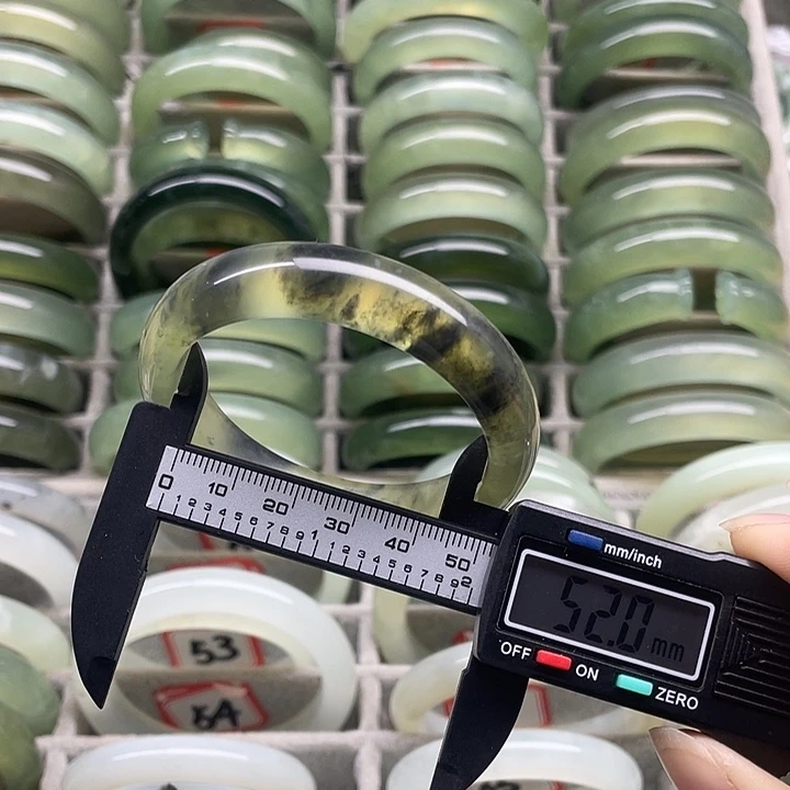 蛇纹石玉未镶嵌手镯80