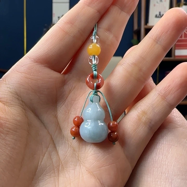 翡翠吊坠(赠链)未镶嵌