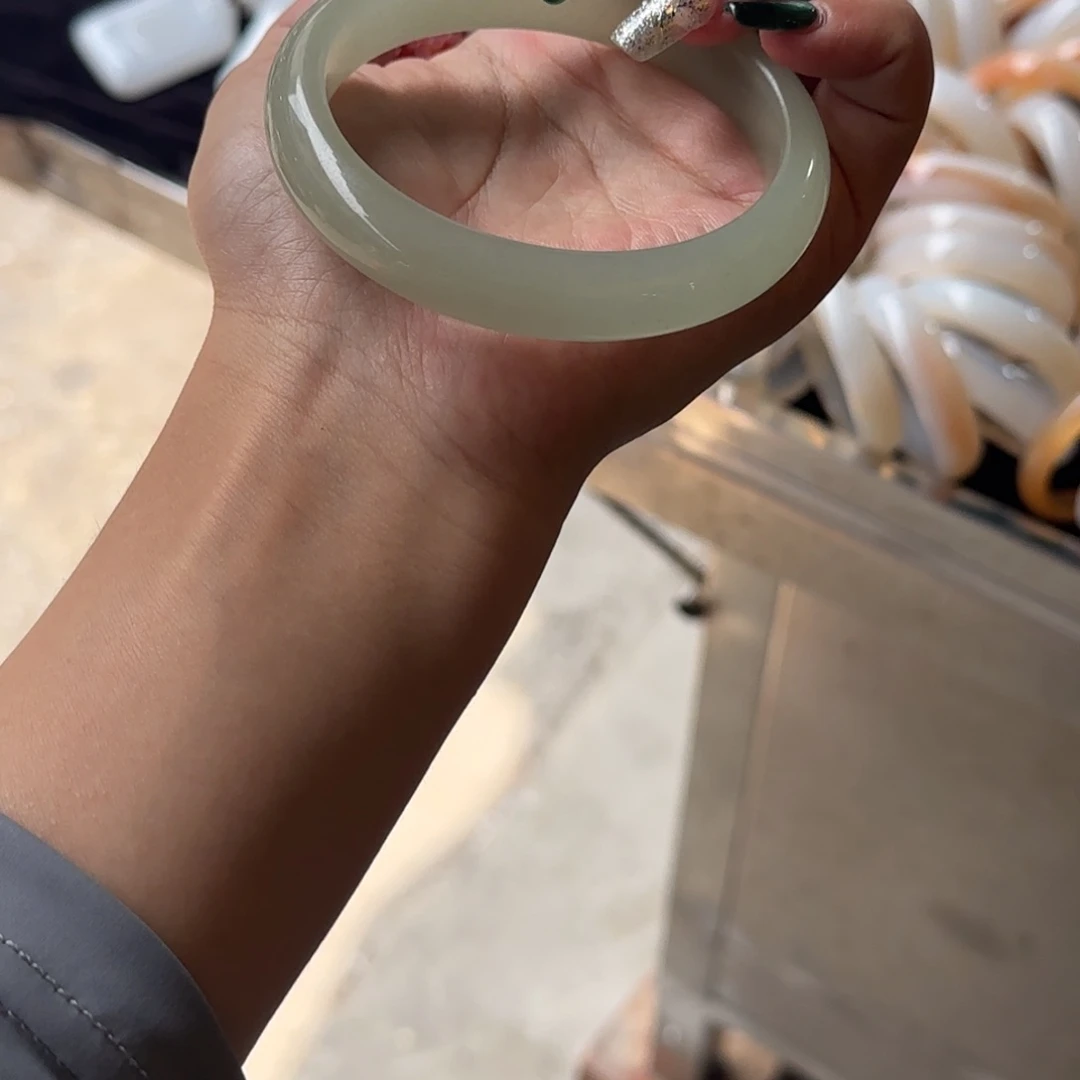 东陵石手镯未镶嵌