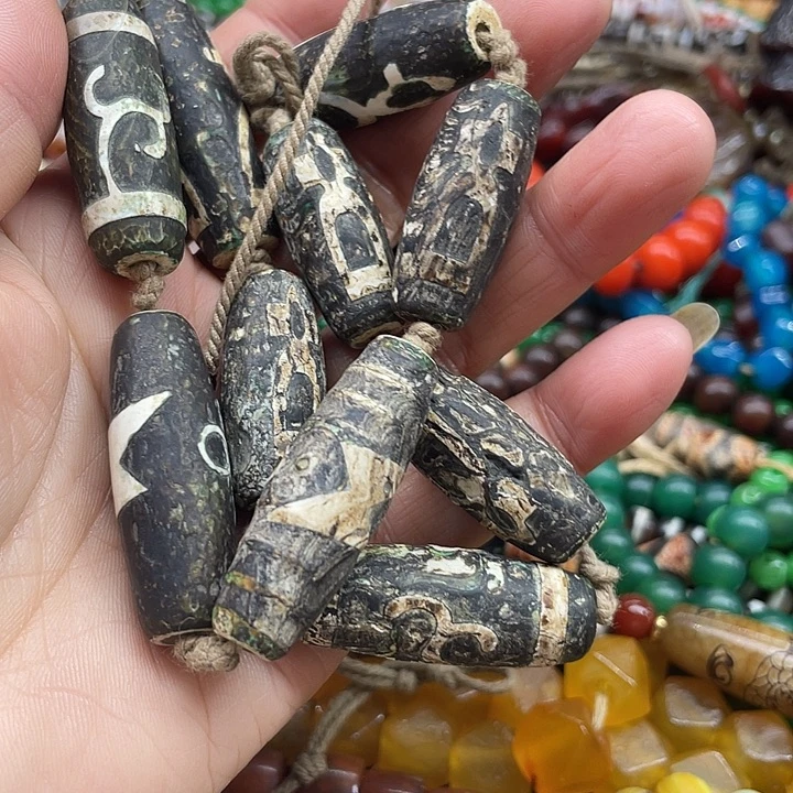 沐****玛瑙/玉髓未镶嵌颈饰