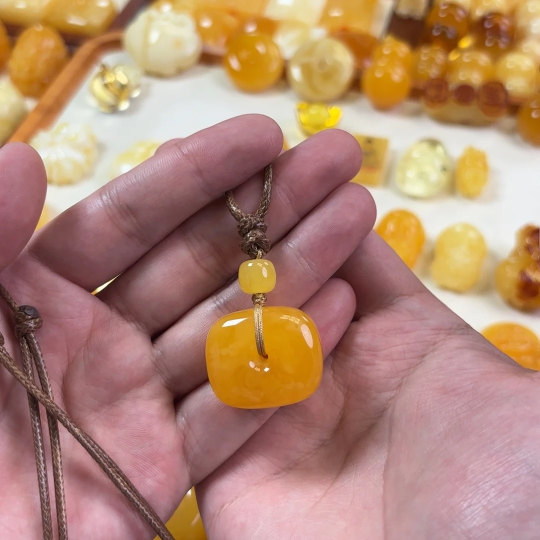 岳***静蜜蜡未镶嵌裸石藏扣