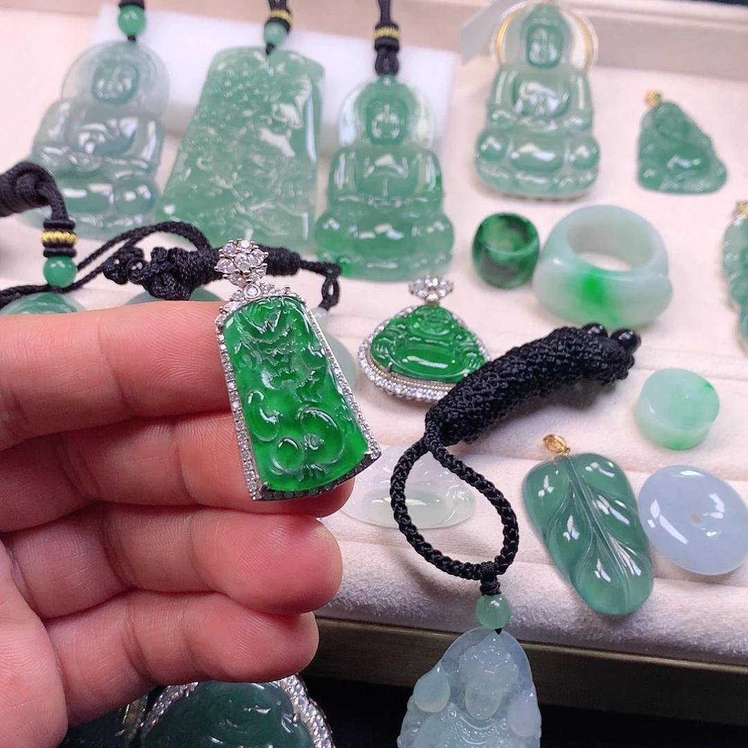 翡翠颈饰银S925镶嵌翡翠