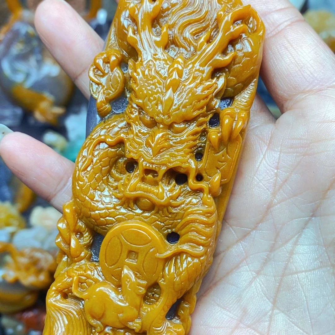 未镶嵌石英质玉（黄龙玉）颈饰