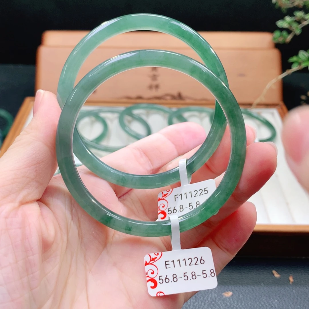 翡翠手镯（圆镯）未镶嵌