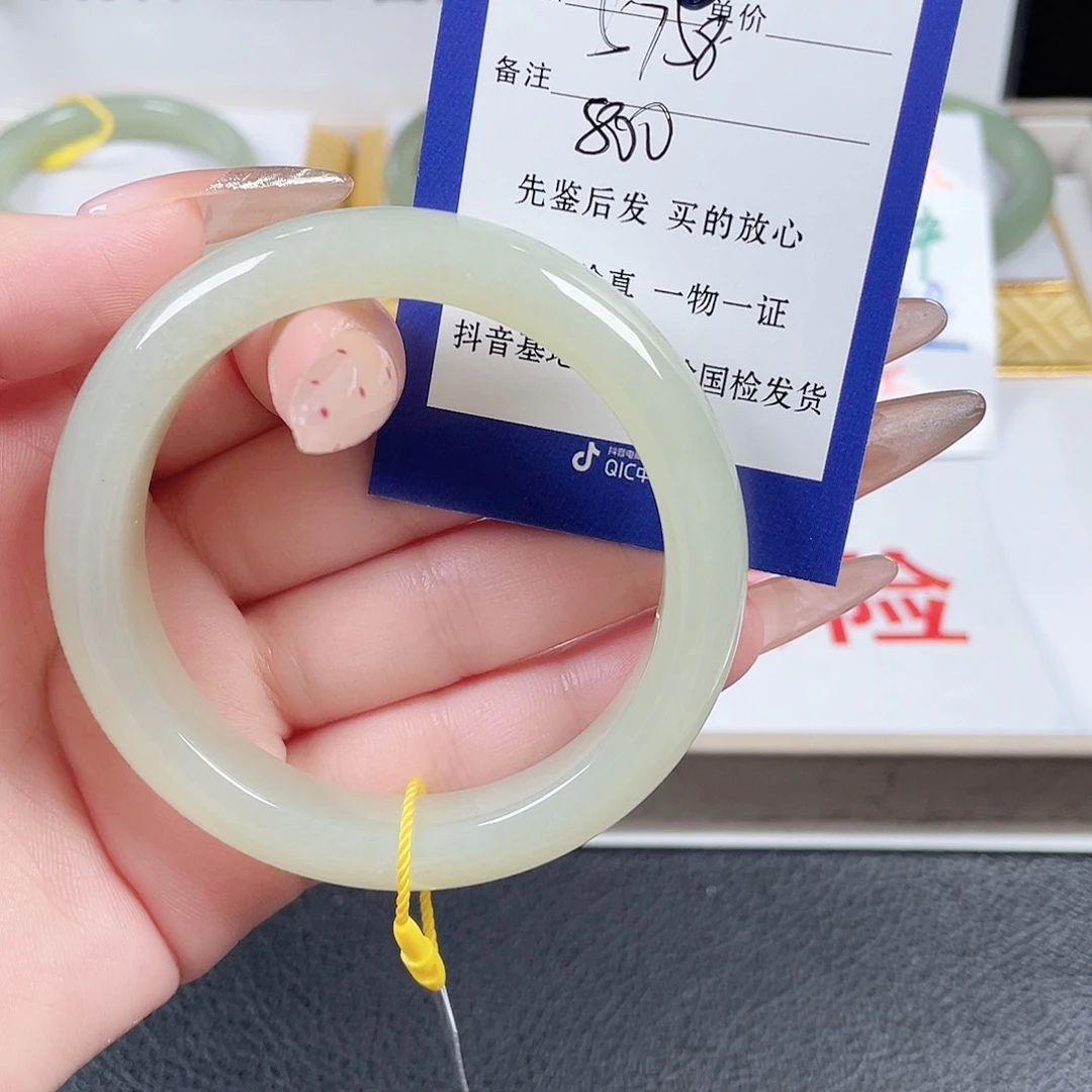 和田玉未镶嵌手镯