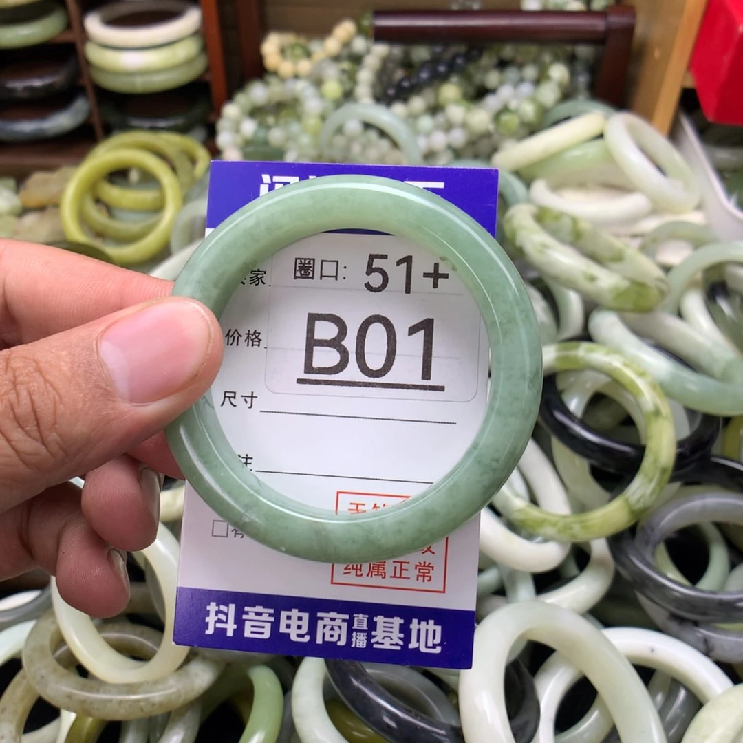 未镶嵌绿泥石云母质玉（岫岩玉）手镯