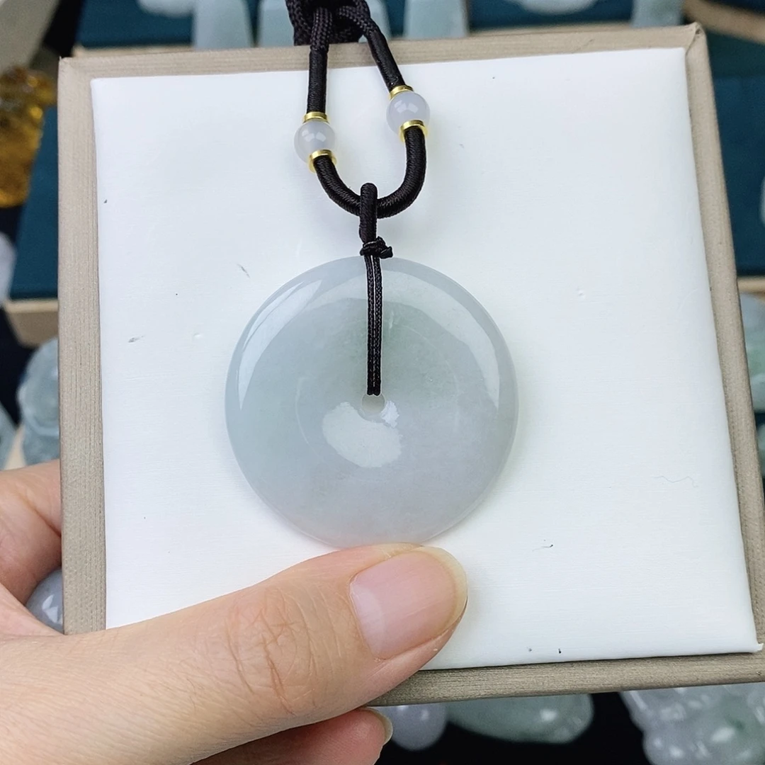 翡翠未镶嵌颈饰平安扣