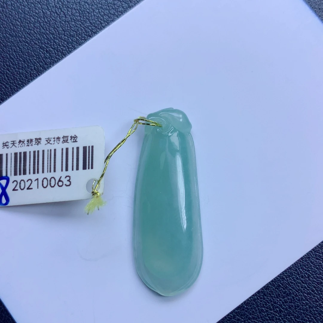 正***一翡翠未镶嵌颈饰福瓜