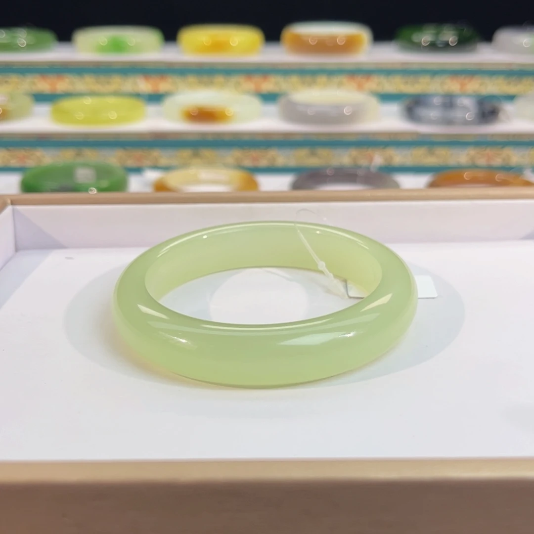 和田玉未镶嵌手镯冰翠宽版