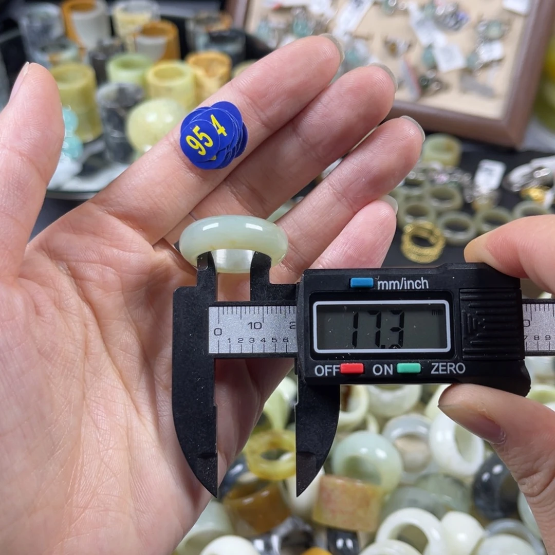 蛇纹石玉未镶嵌戒指