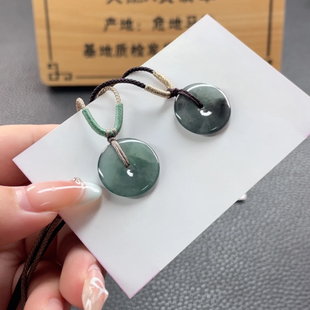 【闪购商品】翡翠未镶嵌颈饰平安扣多样性一件发