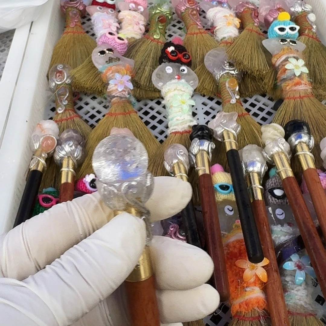 静***子未镶嵌烟晶颈饰白