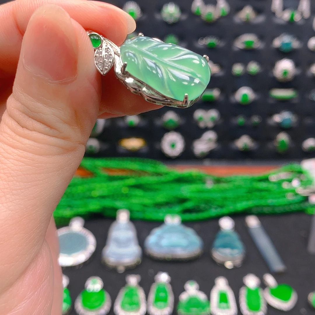 翡翠未镶嵌吊坠(不含链)