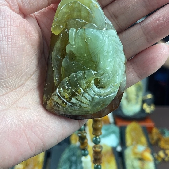 蛇纹石玉未镶嵌颈饰