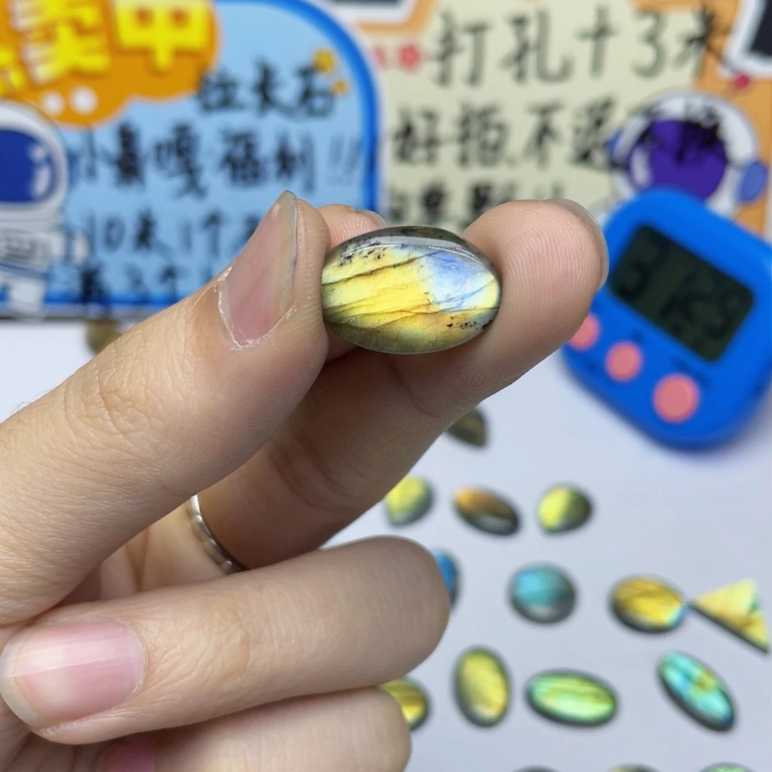 水晶不规则未镶嵌金**?